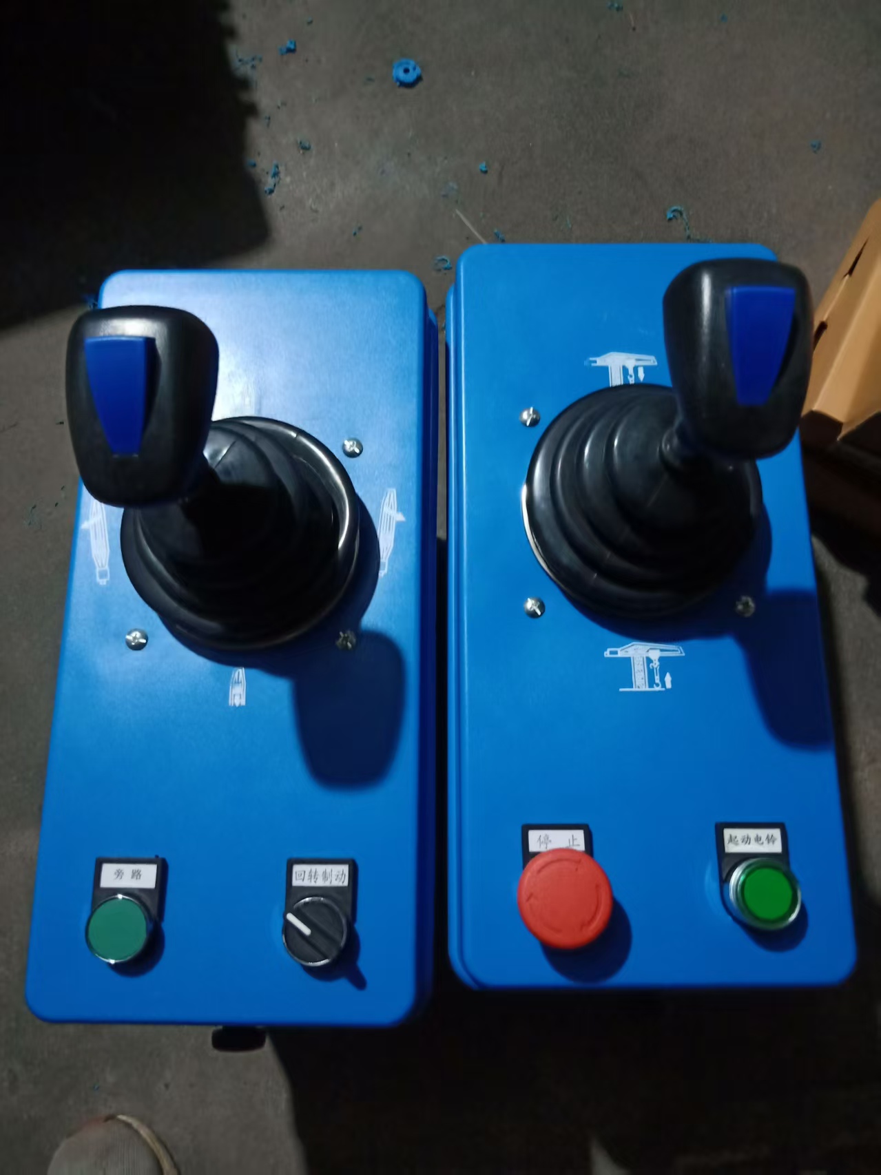 Crane operator console (1)